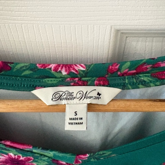The Pioneer Woman long sleeve floral green v-neck shirt small oversized - Picture 3 of 9
